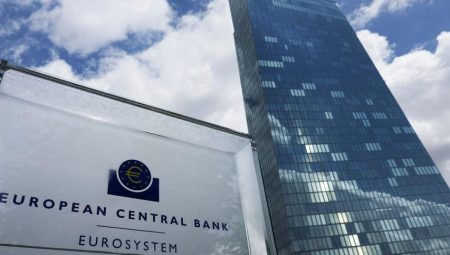 AMB tutanakları, herhangi bir ön taahhüt olmaksızın Eylül ayı kesintisi için kapıyı açık tutuyor