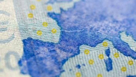 Euro Bölgesi kredileri yüksek faiz oranlarıyla durgun