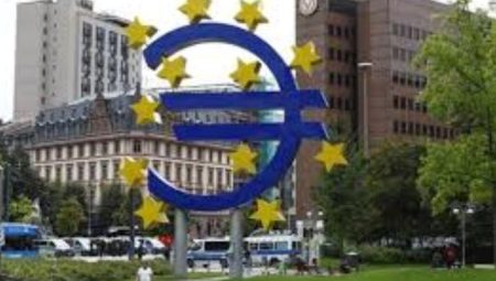 Euro Bölgesi ikinci çeyrek büyümesi aşağı yönlü revize edildi