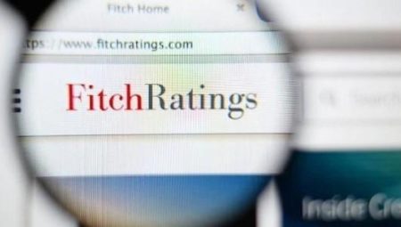 Fitch Türkiye’nin kredi notunu bir basmak yükseltti, görünümü stabile indirdi